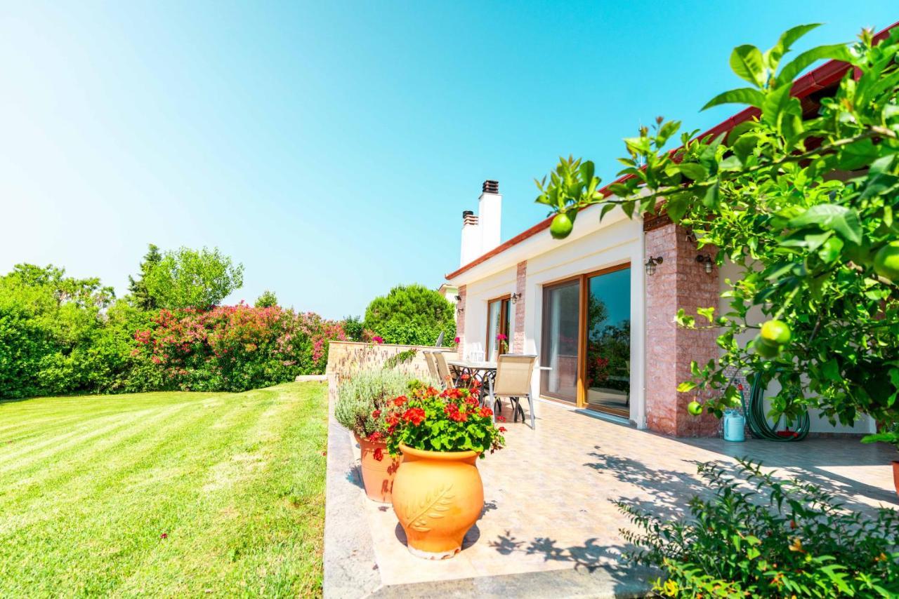 Villa Bougainvillea Epanomi Esterno foto